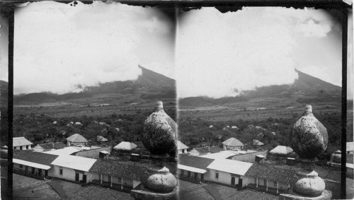 Fleecy forces marshaling on the volcano's crest, Palm, Guatemala. C.A