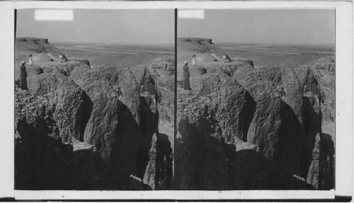 Down the Nile (N. E.) across the cliffs of Thebes. Egypt