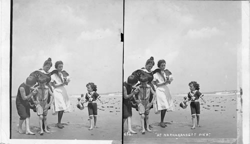 Bathing Beach at Narragansett , R.I