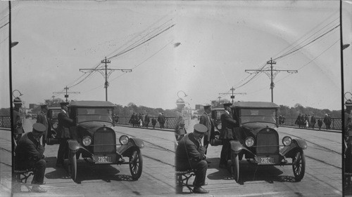 Canadian Customs Officers, Upper Bridge, Niagara Falls, Ont. Ontario