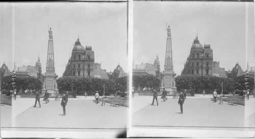 Plaza de Mayo & Statue de Mayo - Buenos Aires, Argentina