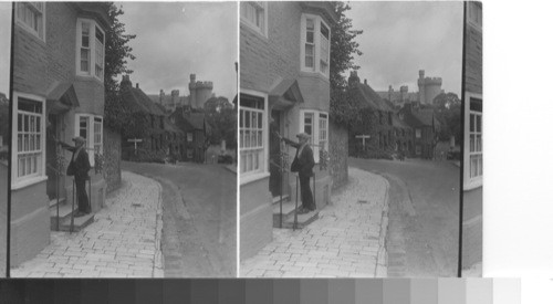 A Breton onion seller in Arundel, Eng