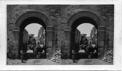 Entrance through City Gate to “Straight Street” Damascus, Syria ...