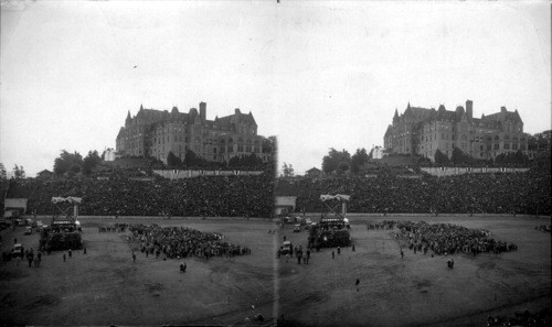 Kansas City, Mo. [crowds in a stadium]