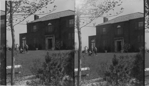 Home of Mr. Moss, Pittsburgh, Pa. Exterior and Family