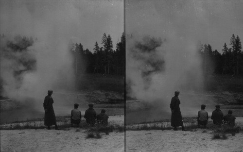 Riverside Geyser. Upper