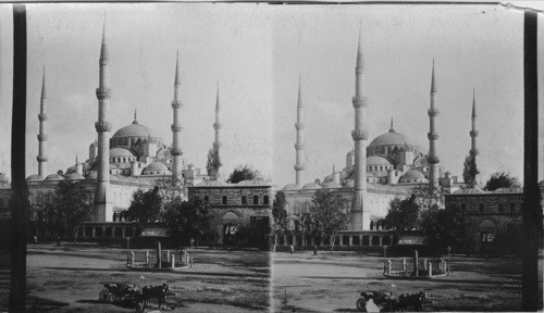 Mosque of Sultan Ahmed, Constantinople, Turkey. Twisted column in foreground Only mosque in Constantinople with six minarets