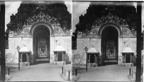 Entrance to Brahathisvaran Temple, tanjore, S.India