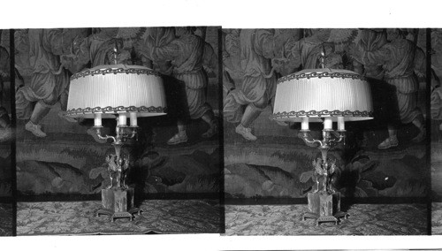 [Table & lamps]