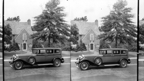 Packard Car, Detroit, Mich. (Trim 3/8 bottom front wheel close to bumper as possible.)