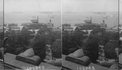 Looking across the harbor from roof of Custom House showing aquarium and etc. N.Y. City