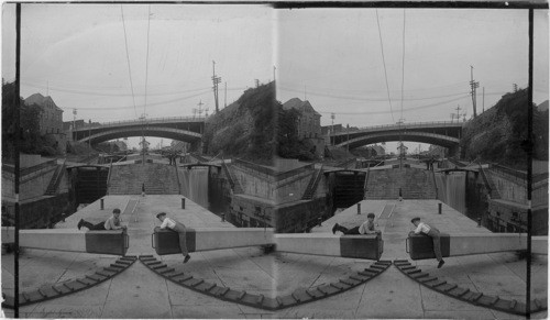 Filling the Lock with water. Lockport, N.Y