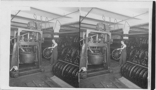 Painting Ford Wheels by Centrifugal Forces in 28 Seconds each