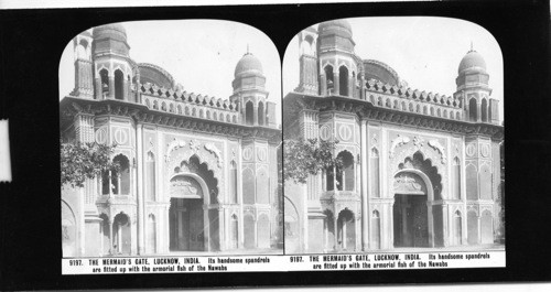 Inscribed on recto: 9197. THE MERMAID’S GATE, LUCKNOW, INDIA. Its handsome spandrels are fitted up with the armorial fish of the Nawabs