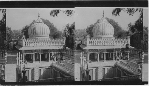 Marble tomb of Mizam-uddin-Aulia, a celebrated Moslem poet near Delhi, India