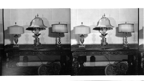 [Table & lamps]