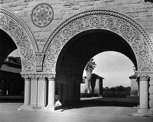 1940 Stanford University Memorial courtyard and entrance