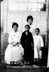 2 women, 2 children. Korea, 1910s