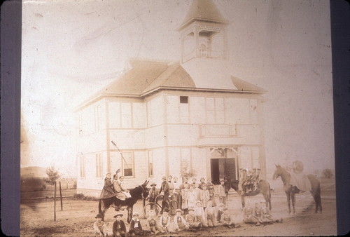 School house of pupils, 1900