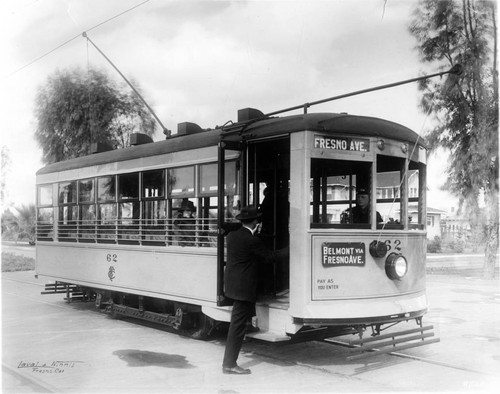 Right Way of Entering Street Car