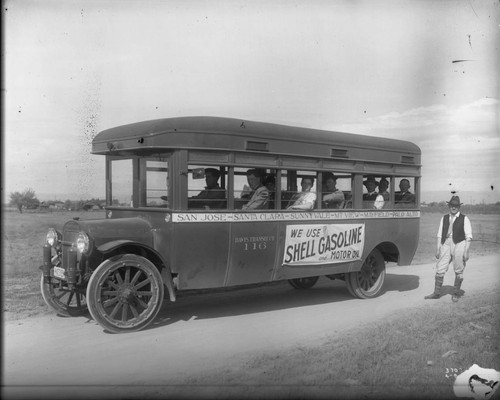 Autostage/ Bus wih passengers