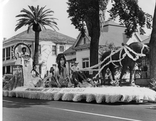 Fresno County Centennial-Sun-Maid Float With Girls