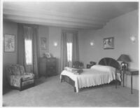 Sheehan Apartments, Beverly Hills, bedroom