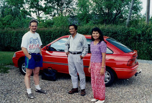 Samouen Intal, leder af FEBC i Cambodia (Radiomission) og fru Ropledo Intal - ved Demokratikonferencen, 1995. Fra venstre: Jørgen Degn Bjerrum, Samoeun Intal og Robledo Intal