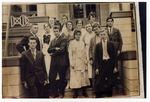 14 students on steps