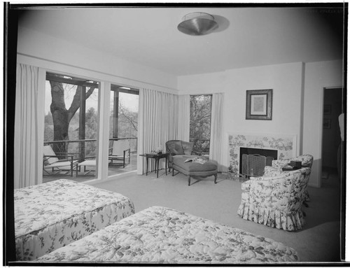 Pace Setter House of 1956 [Epstein residence]. Bedroom