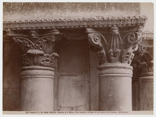 Pe. Ia. No. 12358. Venezia - Basilica di S. Marco. Due Capitelli, dettaglio di una porta nella Facciata. (XII Secolo.)