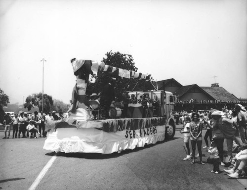 Seranaders float, Conejo Valley Days Parade 1965