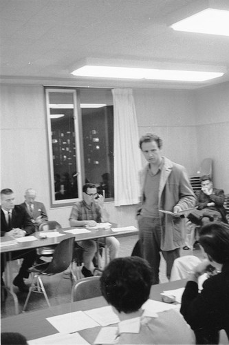 Mario Savio in meeting