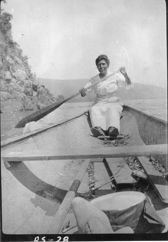 Requa: Indian woman paddling a "double-ender."