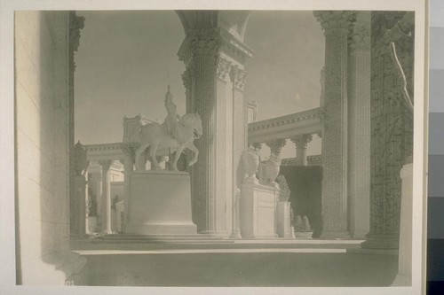 H172. ["Lafayette" (Paul Wayland Bartlett, sculptor), beneath dome of rotunda, Palace of Fine Arts (Bernard R. Maybeck, architect).]