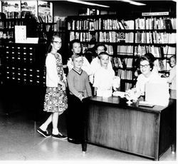Librarian Patricia Stewart with children