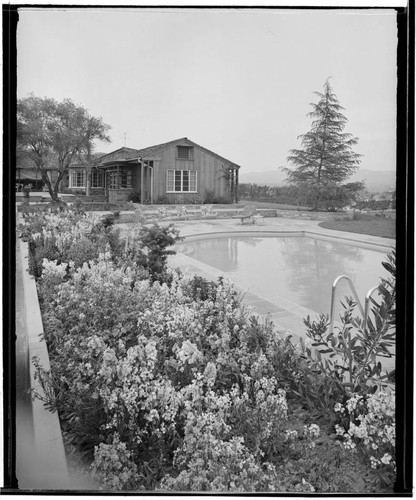 Abdun-Nur, Dr. A. E., residence. Exterior and Swimming pool