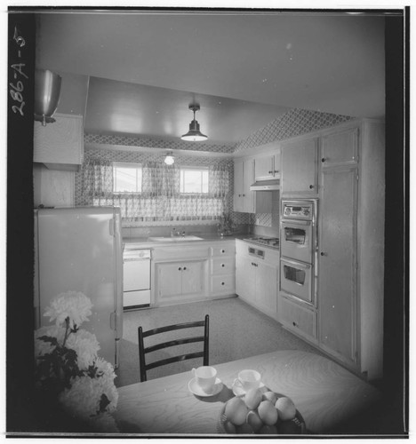 Grandview Estates Palos Verdes: Spring Cove model house. Kitchen