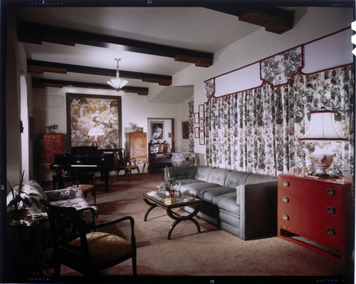 [Unidentified living rooms]