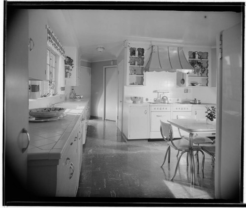 Abdun-Nur, Dr. A. E., residence. Kitchen