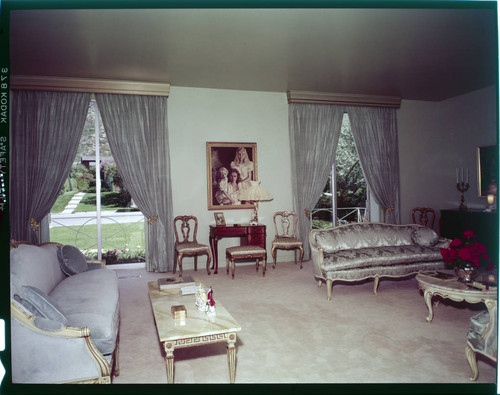 [Unidentified living rooms]