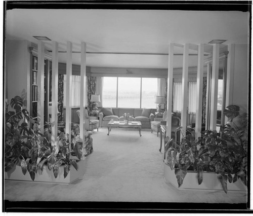 Abdun-Nur, Dr. A. E., residence. Living room