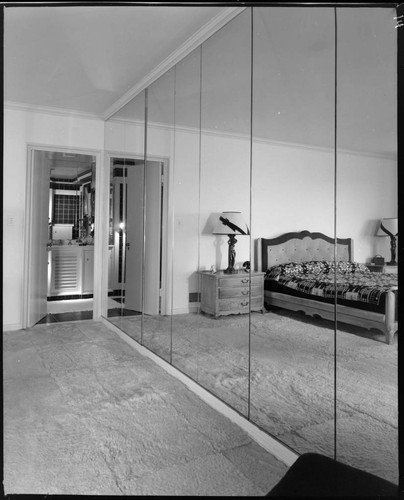 Von Dehn, Hyatt Robert [and Ginny Simms], residence. Bedroom