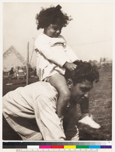 Ysmael "Smiles" Parra and his young daughter