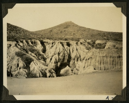 Arroyo across road near Bahía Descanso, showing erosion in unconsolidated material