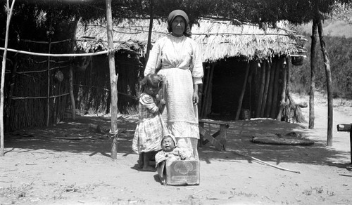 María Uchua and her children at San Isidoro