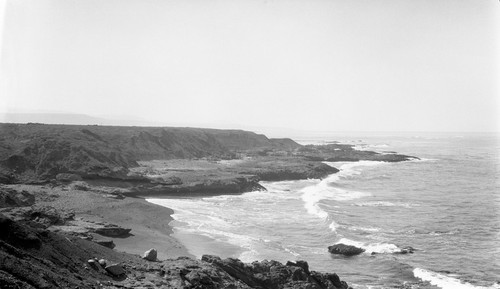 Cliffs and platform at camp canyon at San Isidro, looking south