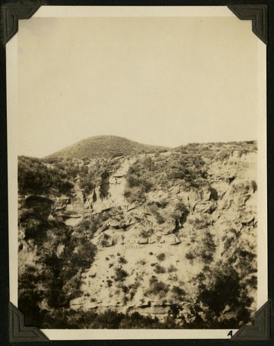 Arroyo across road near Bahía Descanso, showing erosion in sandstone