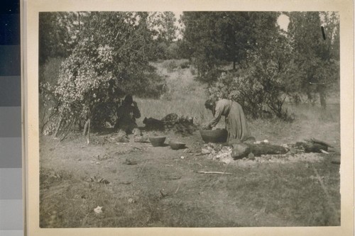 Preparation of acorn mush; Ha-cha-nah; October 1908; 12 prints