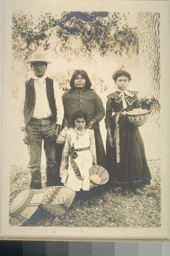 Family; 1903; 1 print